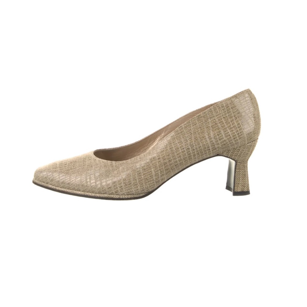 STUART WEITZMAN ASHLEY BEIGE NAPPA LEATHER PUMPS SIZE 11 AA Narrow